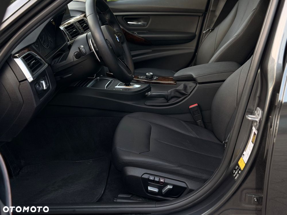 BMW Seria 3 320i xDrive M Sport - 19