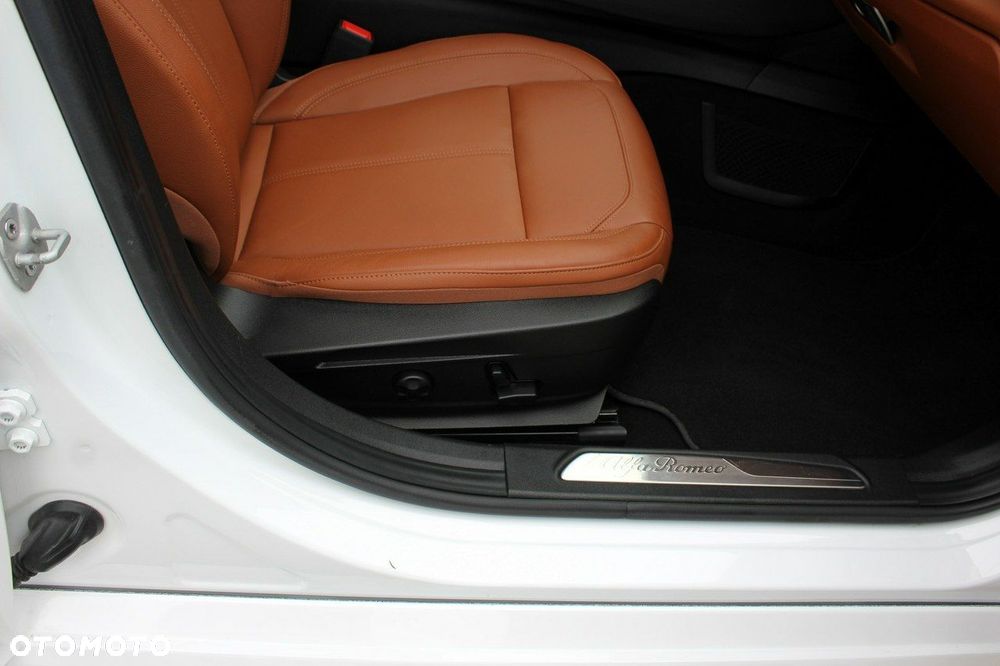 Alfa Romeo Giulia - 19