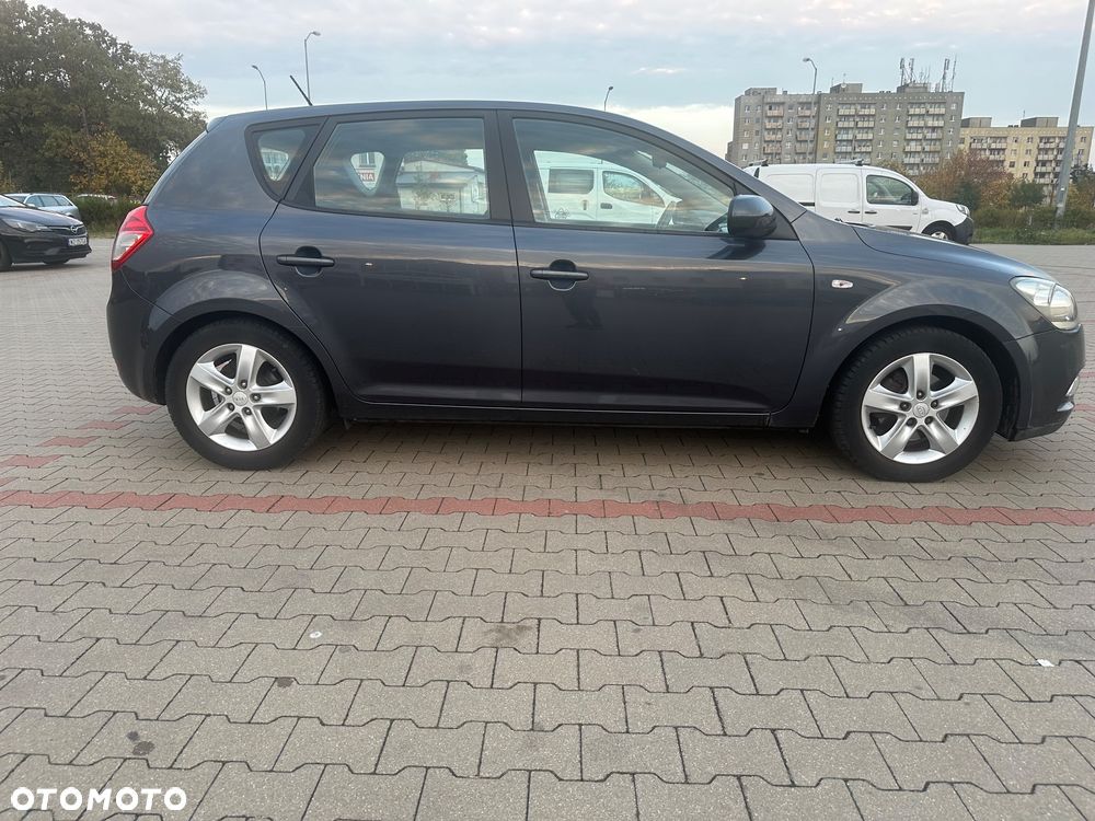 Kia Ceed 1.4 Comfort + - 6