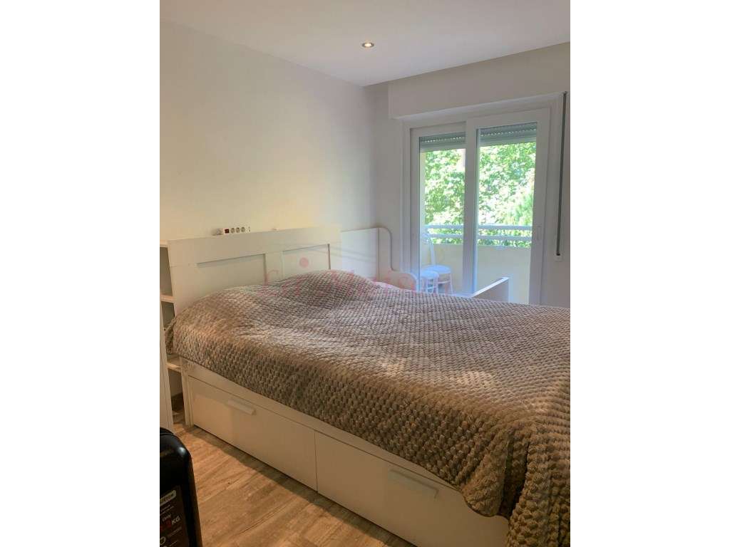 Apartamento T2 em Santo António dos Cavaleiros - Grande imagem: 5/16