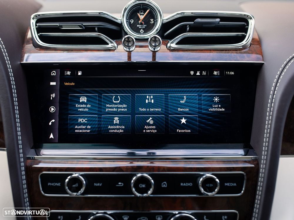 Bentley Bentayga EWB V8 Azure - 52