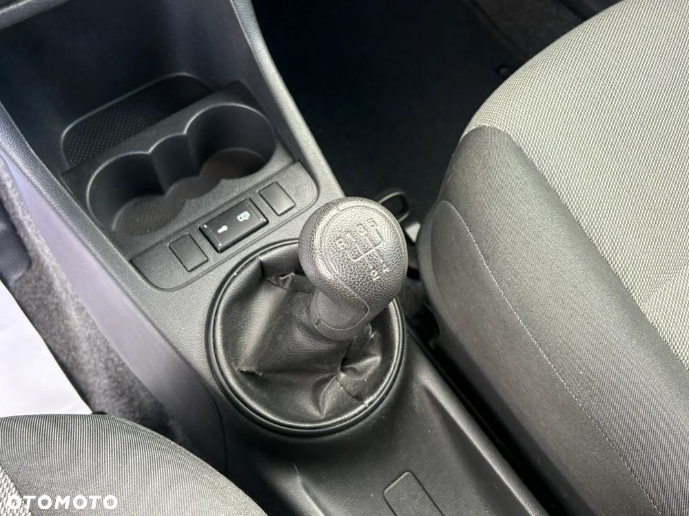 Skoda Fabia ver-1-2-12v-active - 25