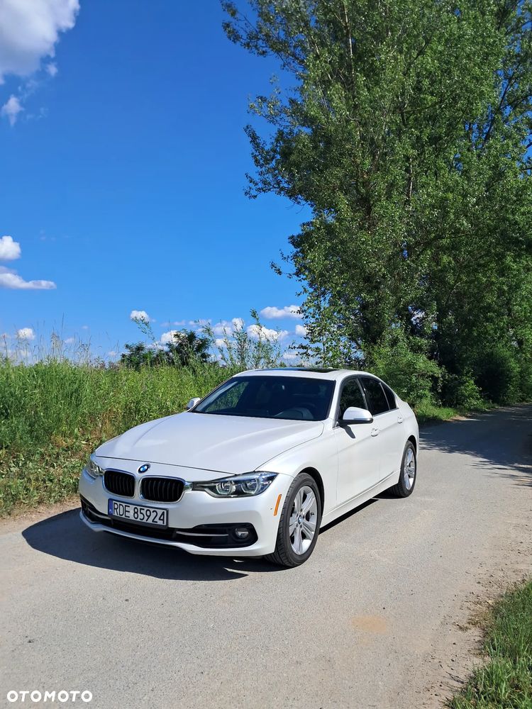 BMW Seria 3 330i - 32