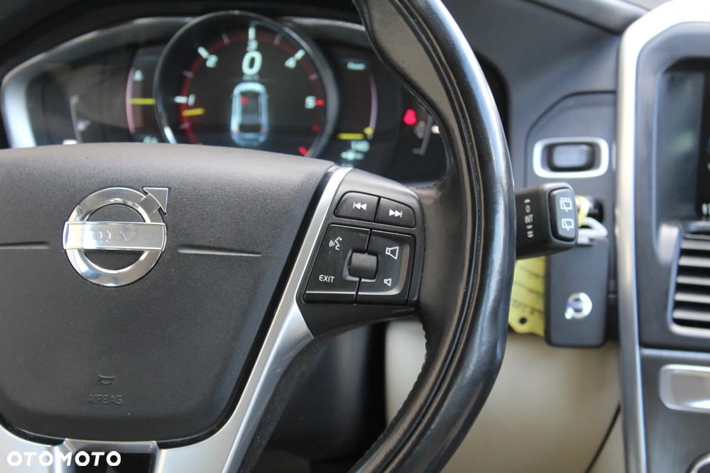 Volvo XC 60 D4 AWD R-Design Summum - 24