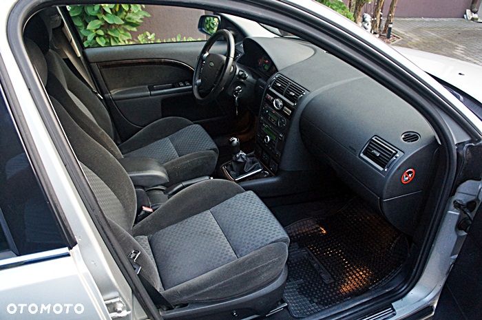 Ford Mondeo 1.8 Ghia - 15