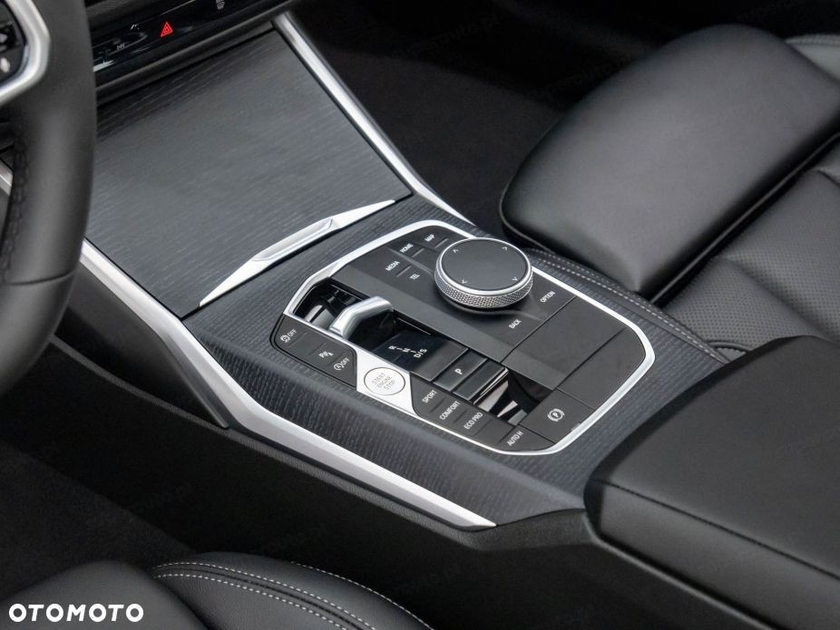 BMW Seria 3 320i xDrive M Sport - 10