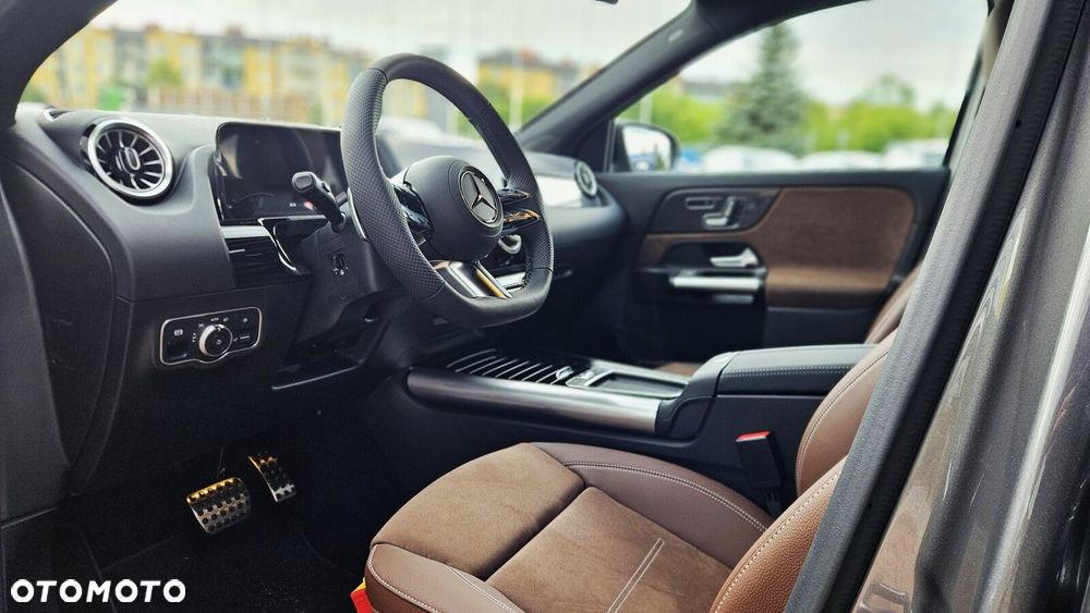 Mercedes-Benz GLA - 9