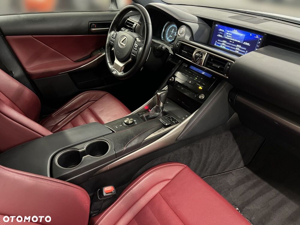 Lexus IS 200t F Sport - 10