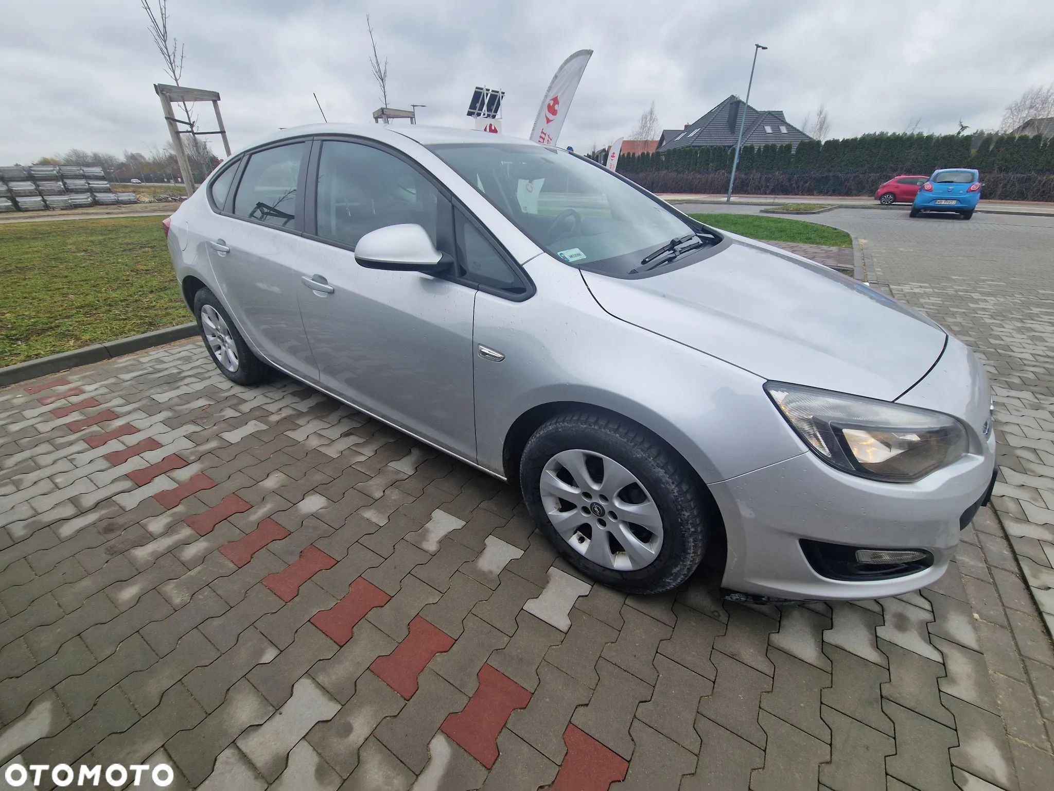 Opel Astra IV 1.4 T Active - 1