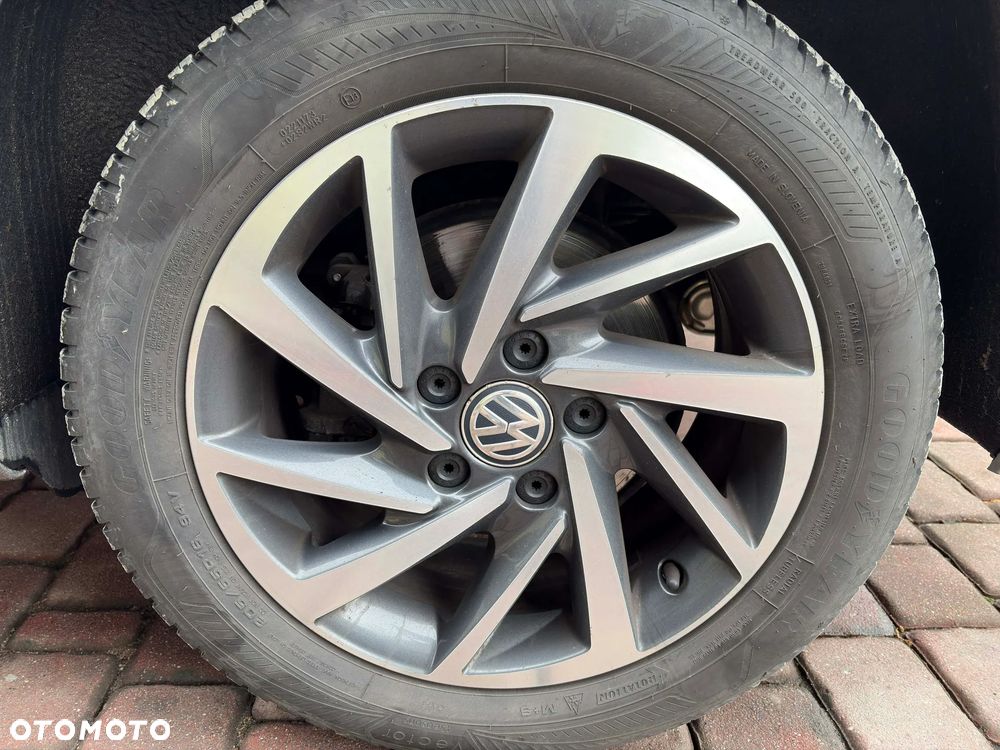 Volkswagen Golf - 22