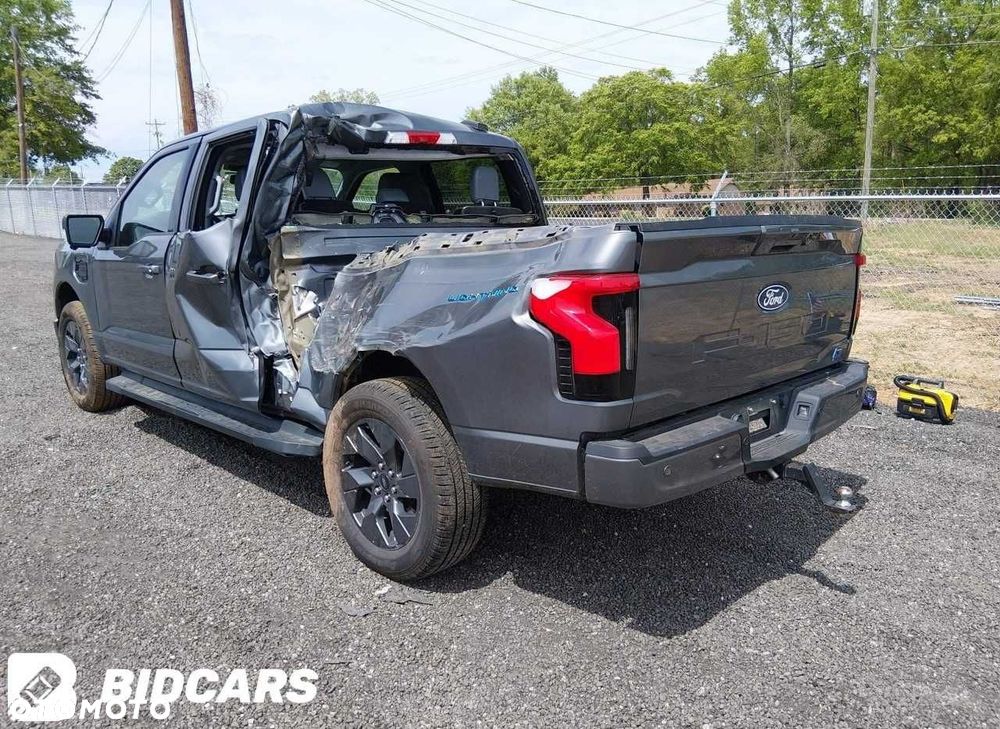 Części z Ford F-150 Lightning Flash AWD z 2025 roku, wersja USA. - 3