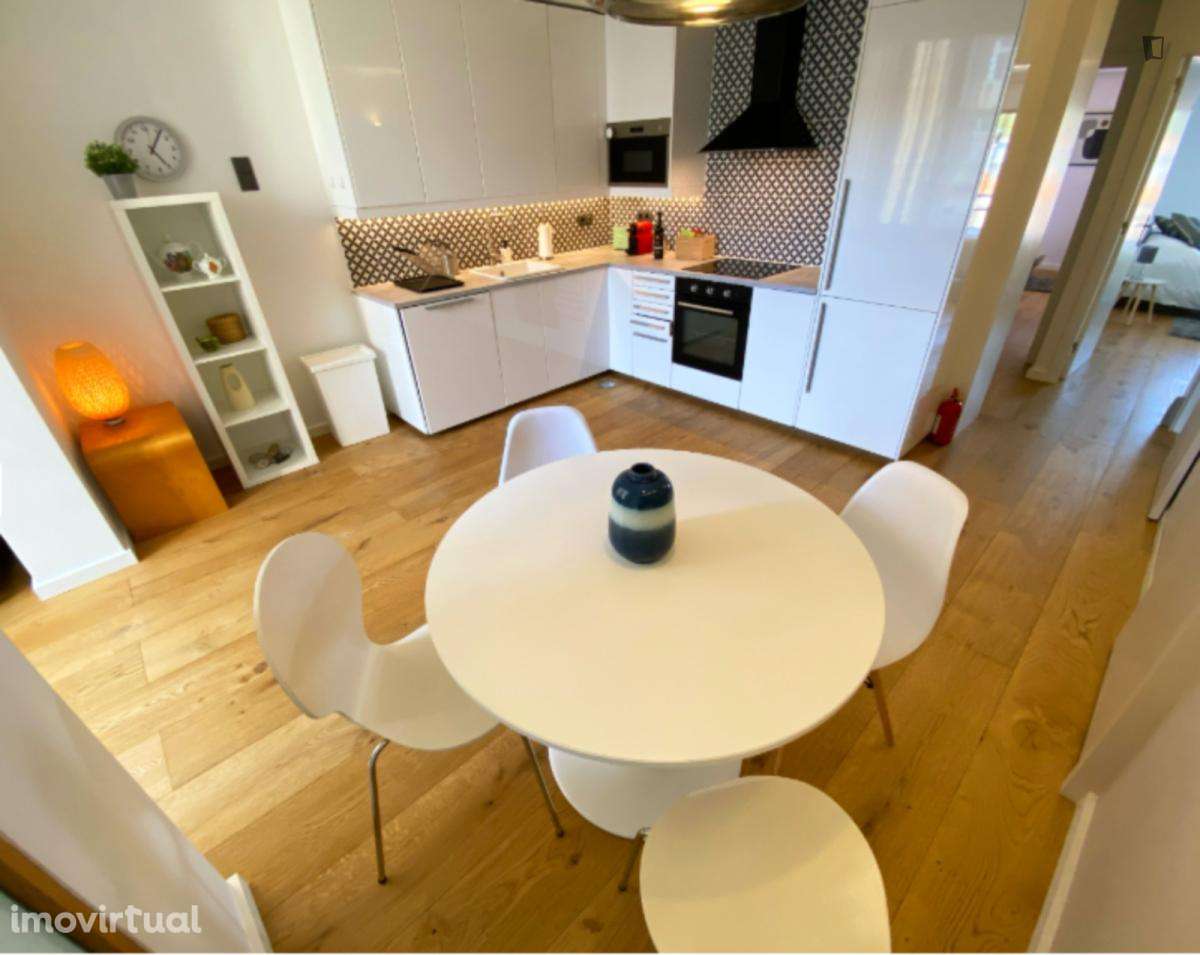 Apartamento com 3 quartos - localizado em Santa Marinha Porto - Grande imagem: 5/11