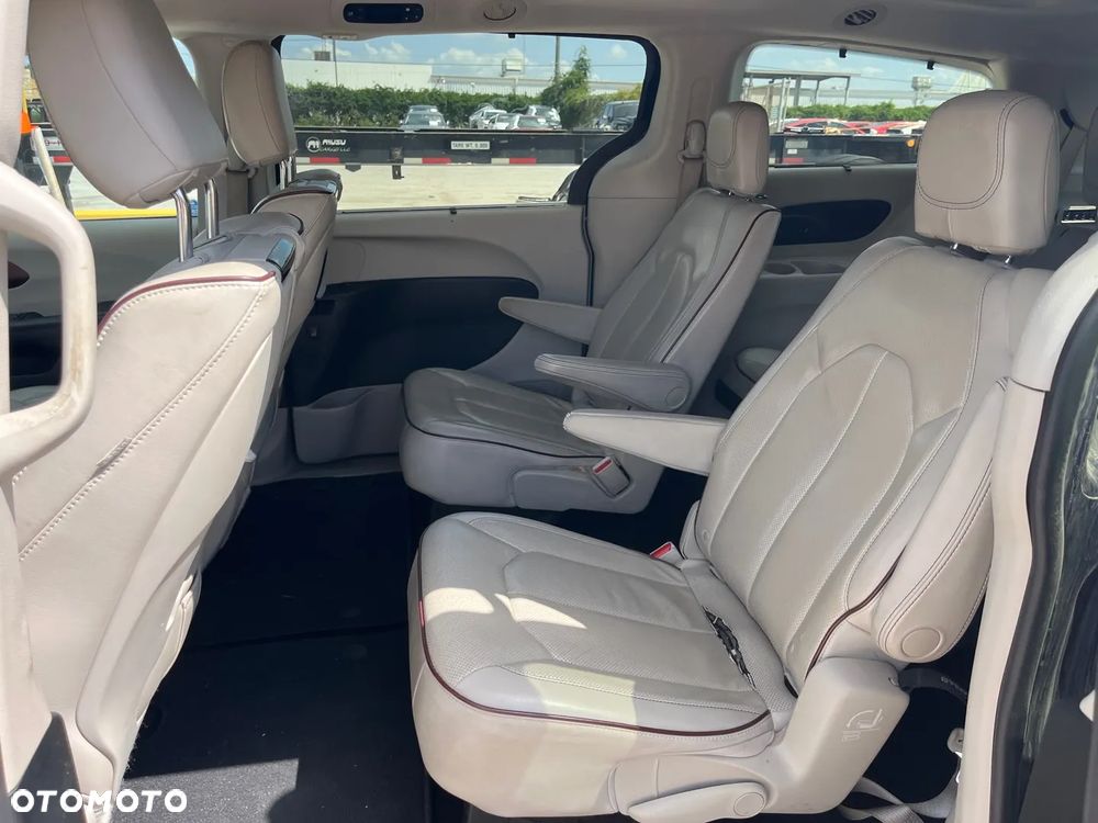 Chrysler Pacifica - 22