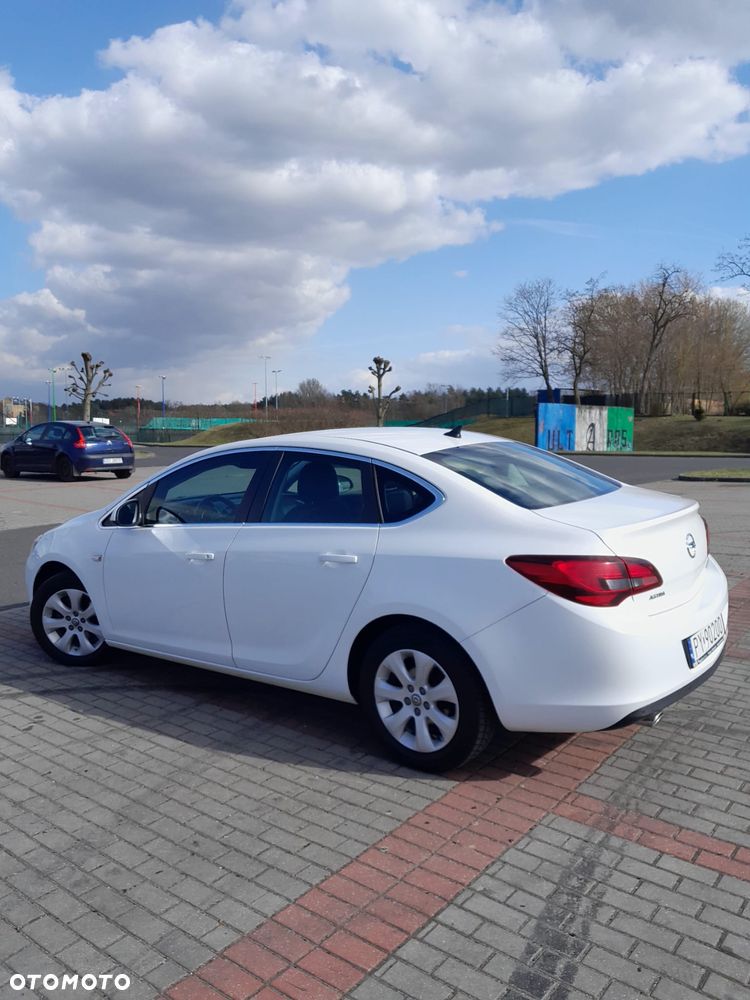 Opel Astra 1.4 T Business EU6 - 10