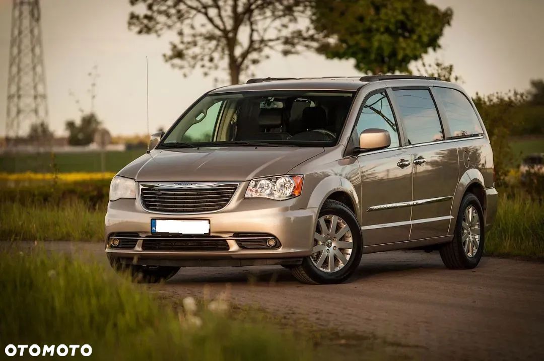 Chrysler Town & Country - 1