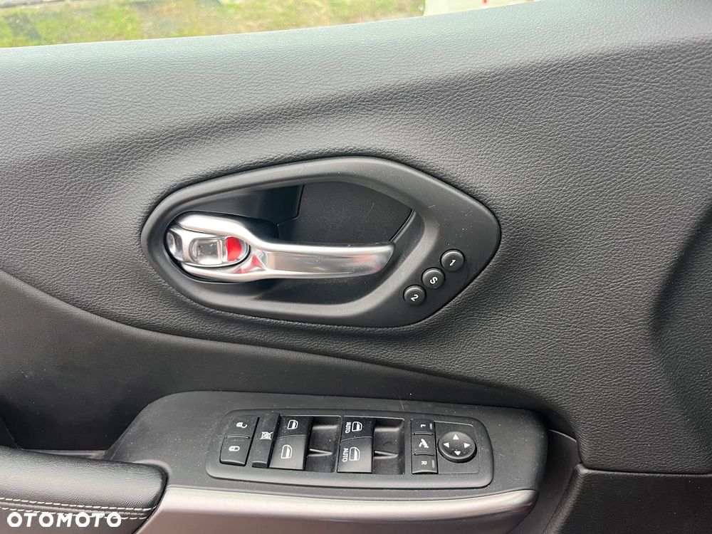 Jeep Cherokee 2019 photo 4