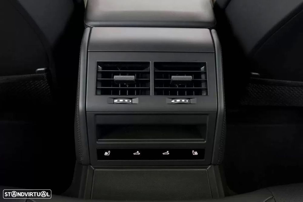 Porsche Panamera 4 E-Hybrid - 24