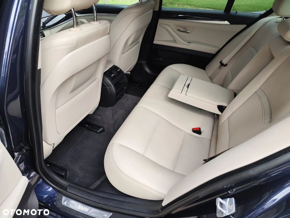 BMW Seria 5 520d Touring Luxury Line - 16