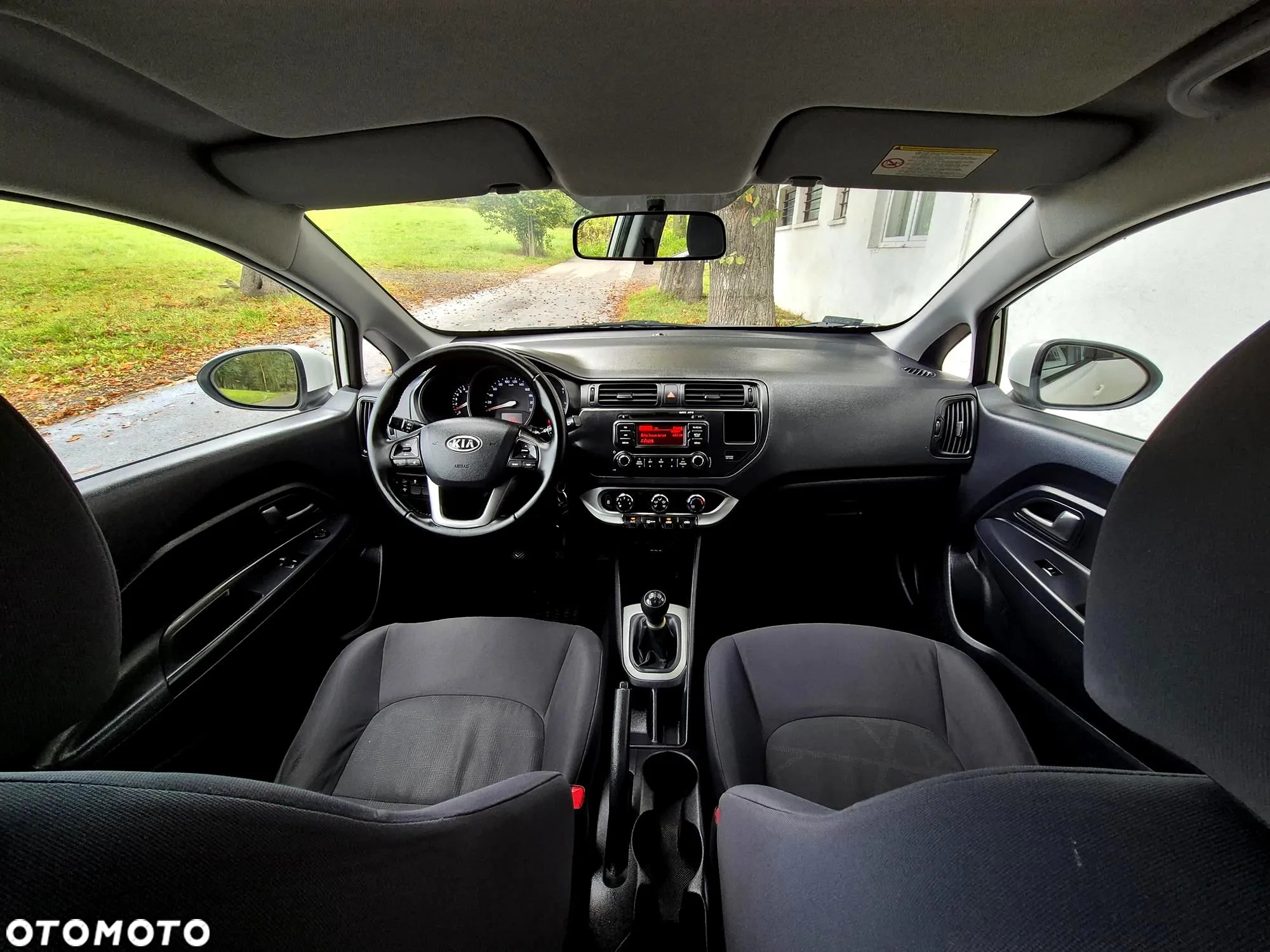 Kia Rio 1.2 L - 5