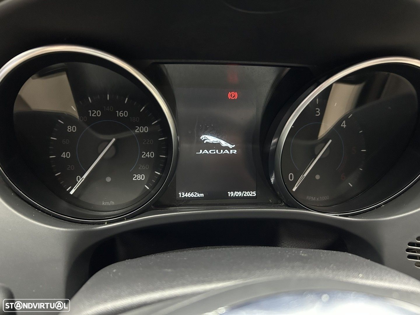 Jaguar F-Pace 2.0 i4D Prestige AWD - 8