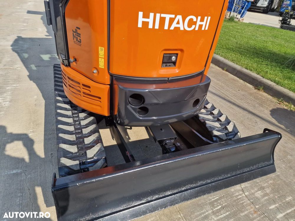 Hitachi 2,7t, CUPLA RAPIDA cu INCLINARE CUPE, 2021, 627h, cupe 400mm, 600mm, taluz NOI, senile 80% bune, inst picon, latime 1,5m, Ad sapare 3m, ridica 1,5t, motor 21CP, Produs in JAPONIA, posiblitate leasing 4 ani, CA NOU-PROMOTIE 32.900 EUR+Tva - 15