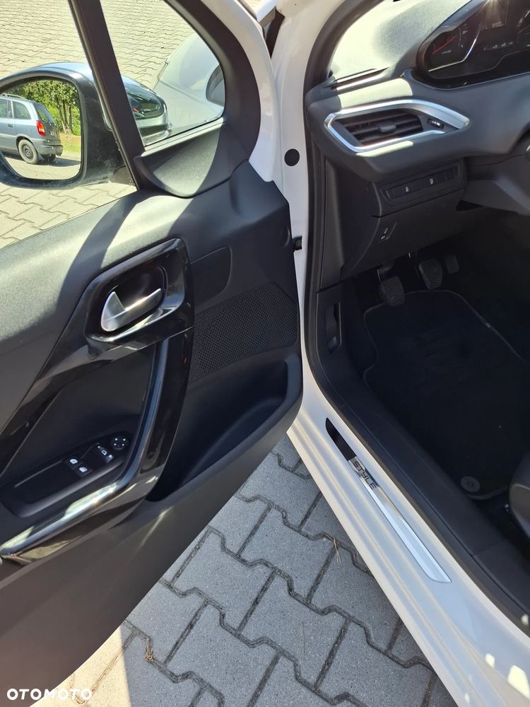 Peugeot 208 82 VTI Style - 10