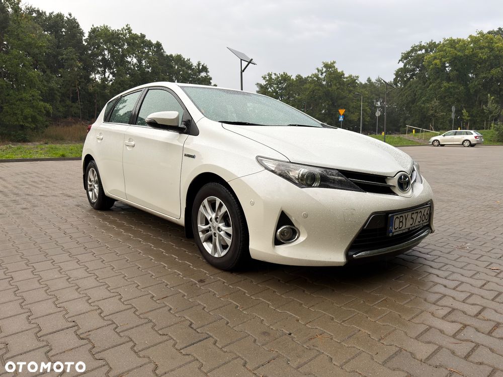 Toyota Auris 1.8 HSD Luna - 2