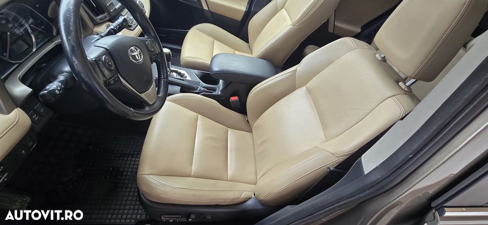 Toyota RAV4 2.2 D-4CAT 4WD Aut Luxury 18" - 25