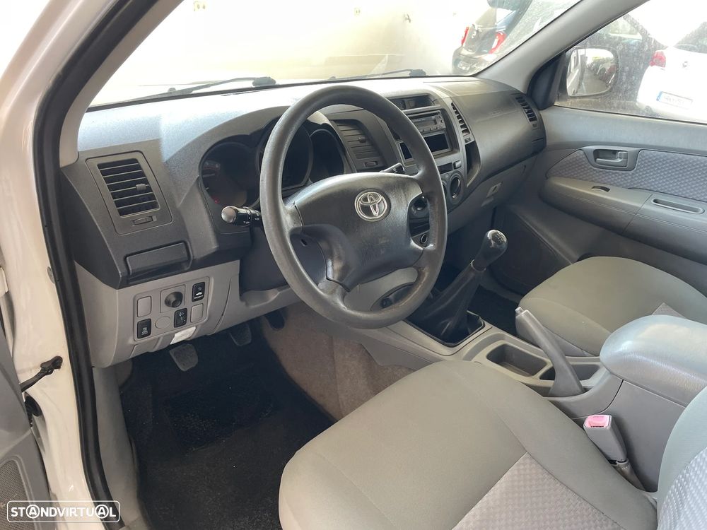 Toyota HILUX 2.4 D 2WD CD - 10