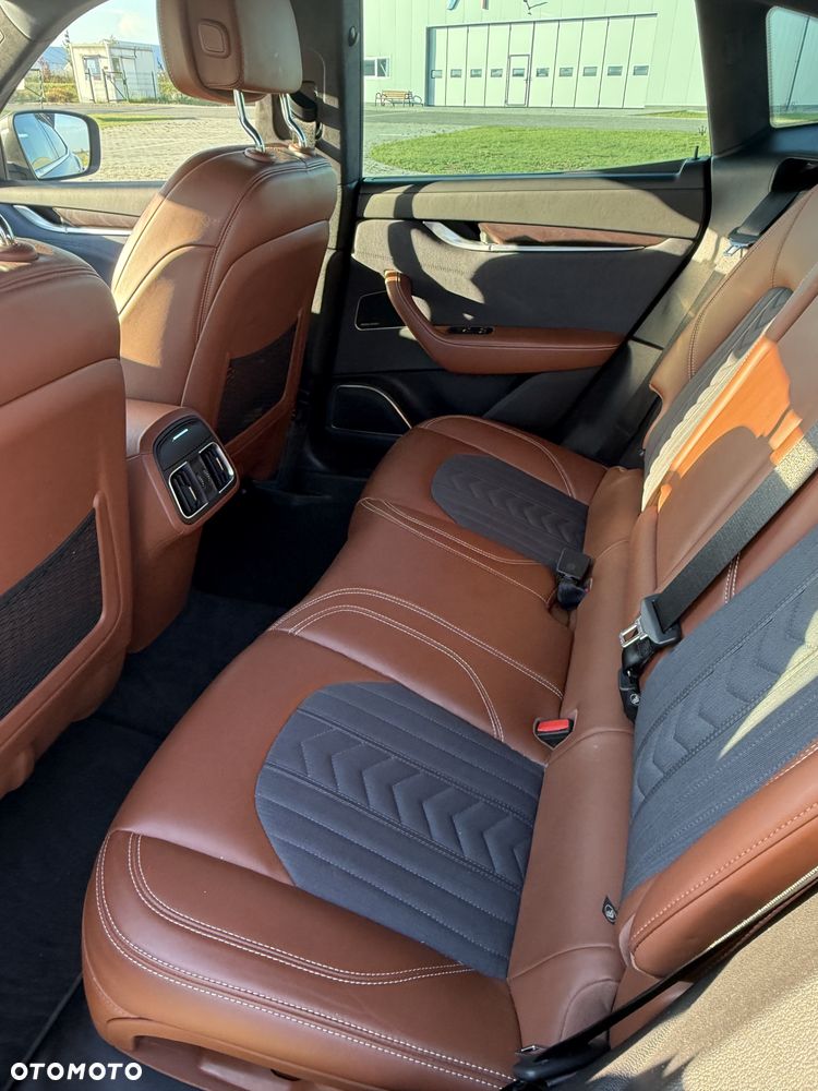 Maserati Levante S Granlusso - 11