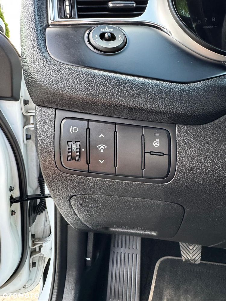 Kia Ceed 1.4 CVVT Dream-Team Edition - 28