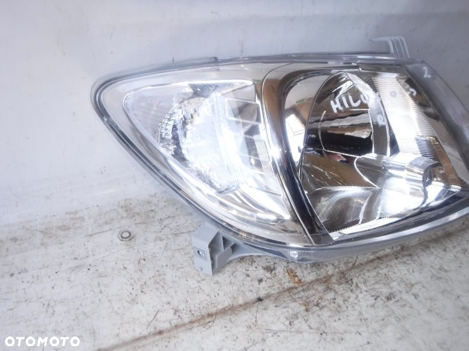 toyota hilux 05r- lampa przód prawa przednia nowa z uszkodz - 4