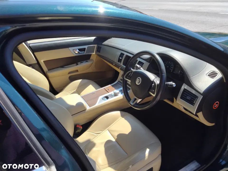 Jaguar XF 2.2 D Luxury - 13