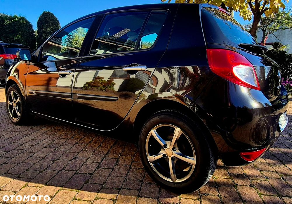 Renault Clio 2009 photo 2