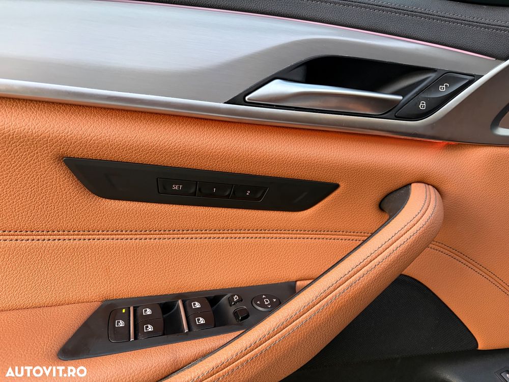 BMW Seria 5 530d xDrive AT MHEV - 17