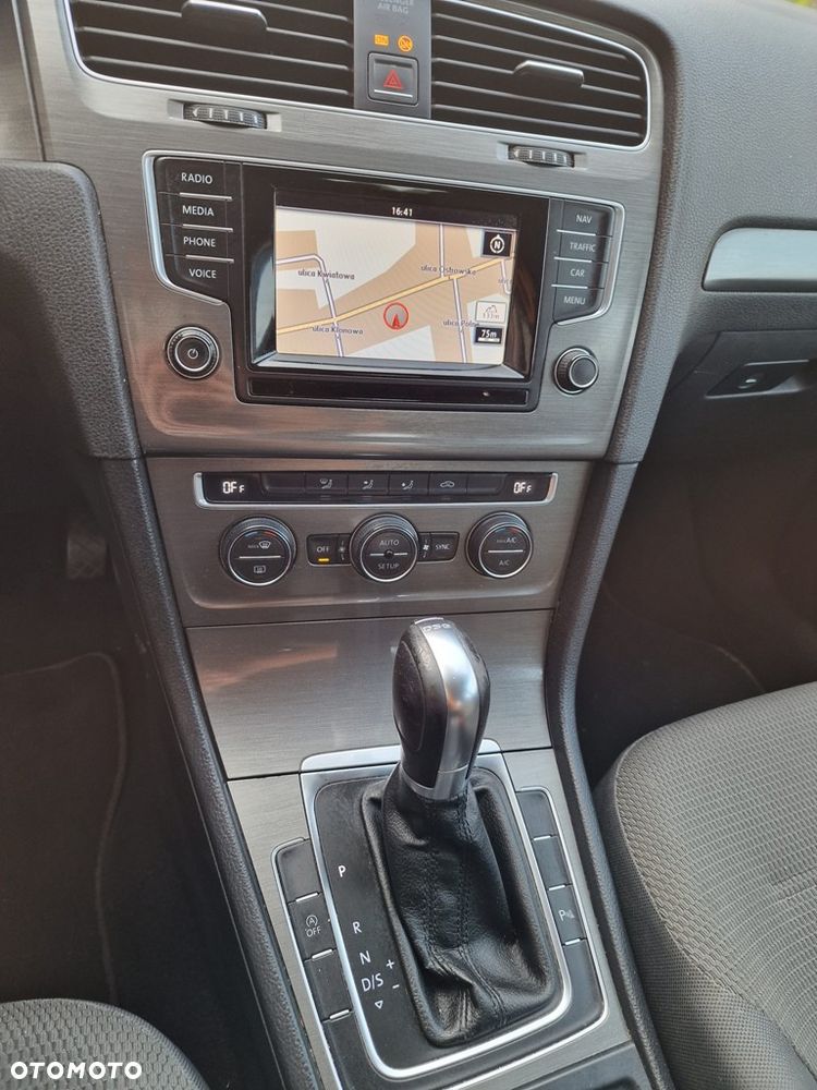 Volkswagen Golf - 16