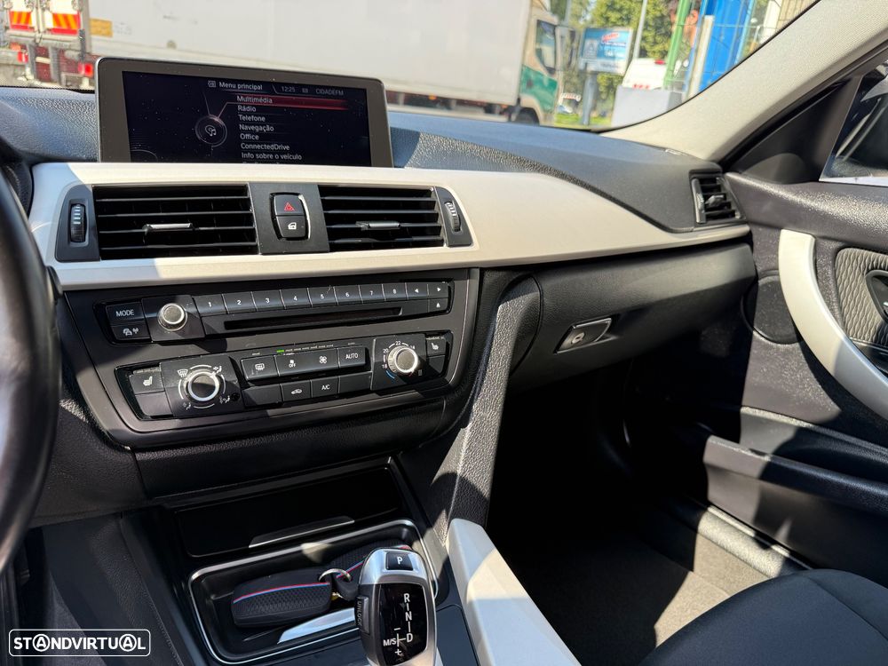 BMW 320 d DPF Touring Aut. Edition Sport - 33