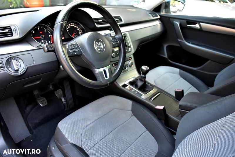 Volkswagen Passat 2.0 Blue TDI SCR Comfortline - 13
