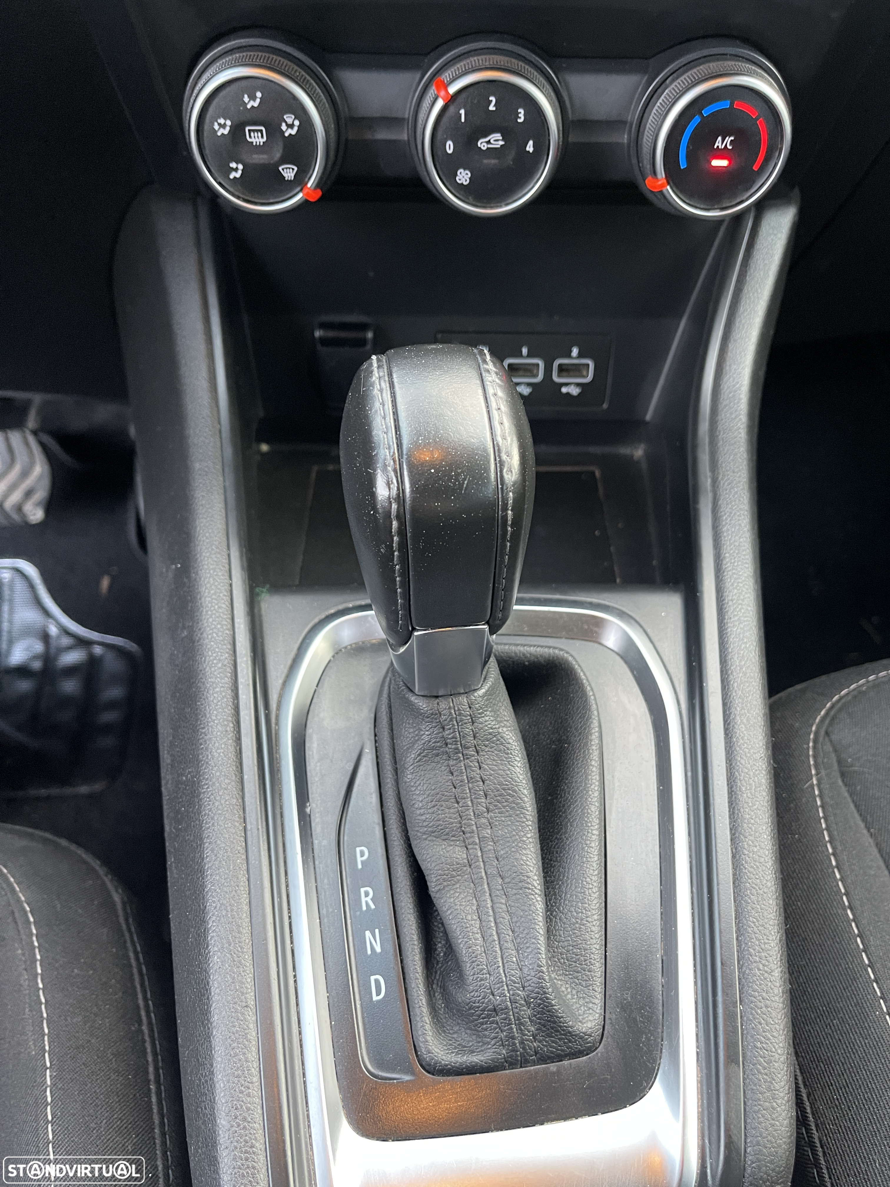 Renault Captur BLUE dCi 115 EDC BUSINESS EDITION - 9