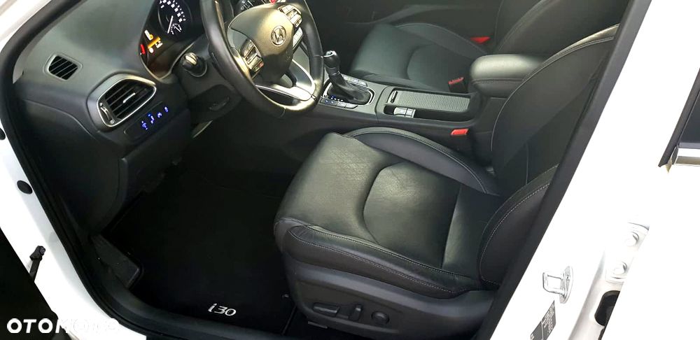 Hyundai i30 1.6 CRDi BlueDrive Premium DCT - 24