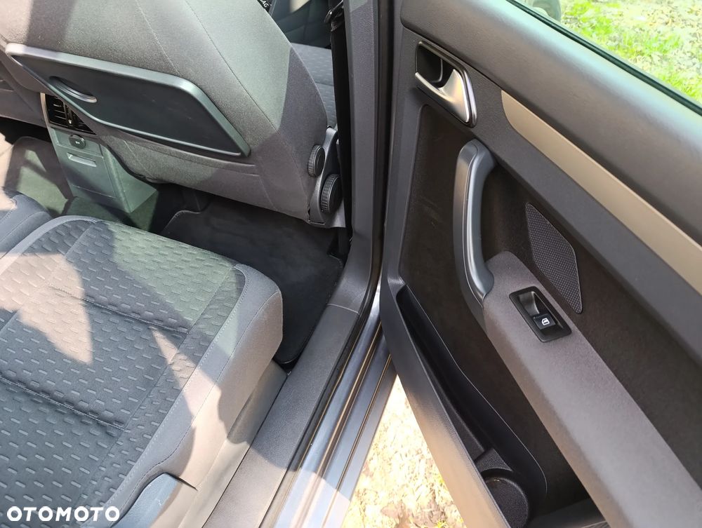 Volkswagen Touran - 15