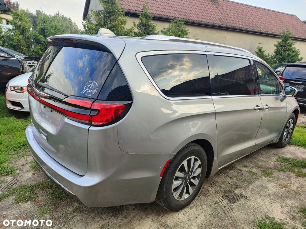 Chrysler Pacifica - 4