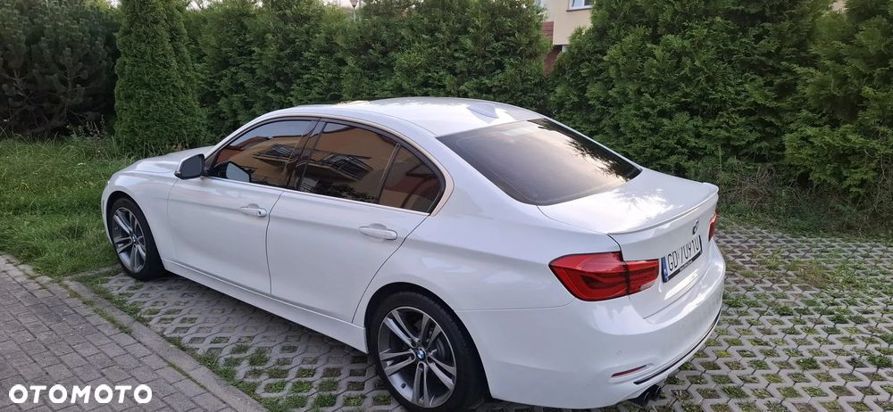 BMW Seria 3 330i Sport Line - 23