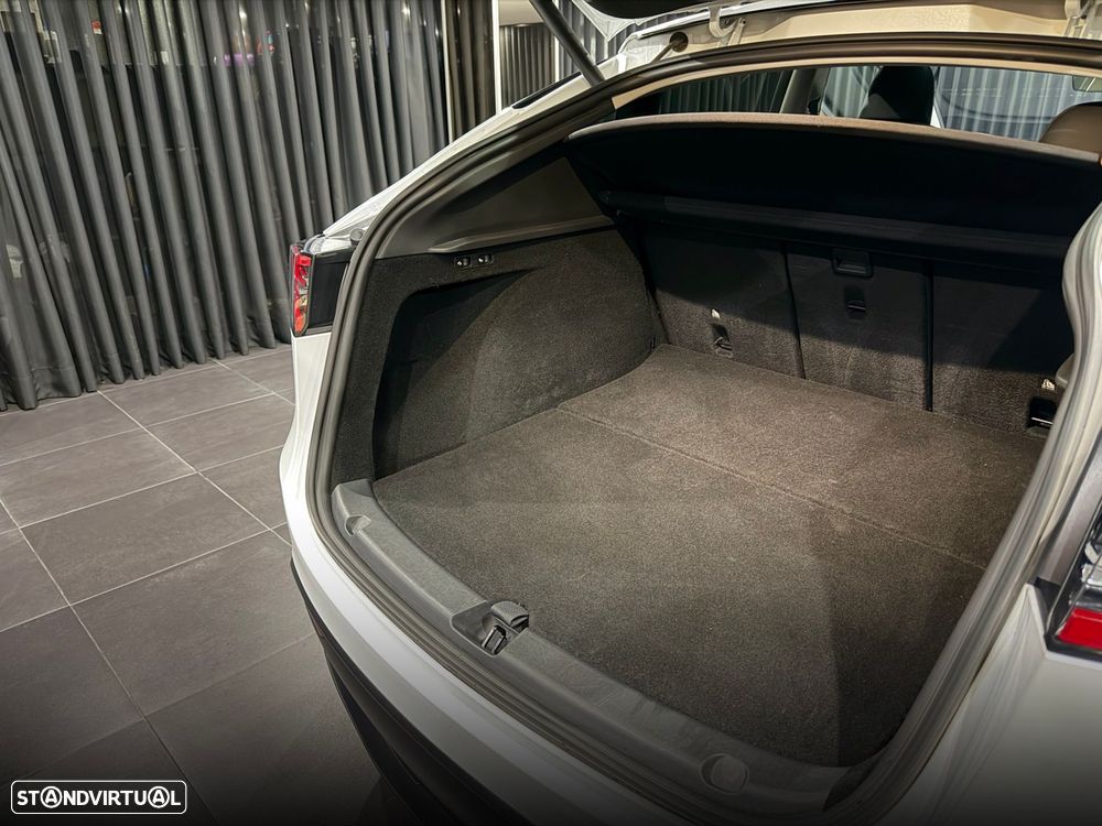 Tesla Model Y Long Range Dual Motor AWD - 40