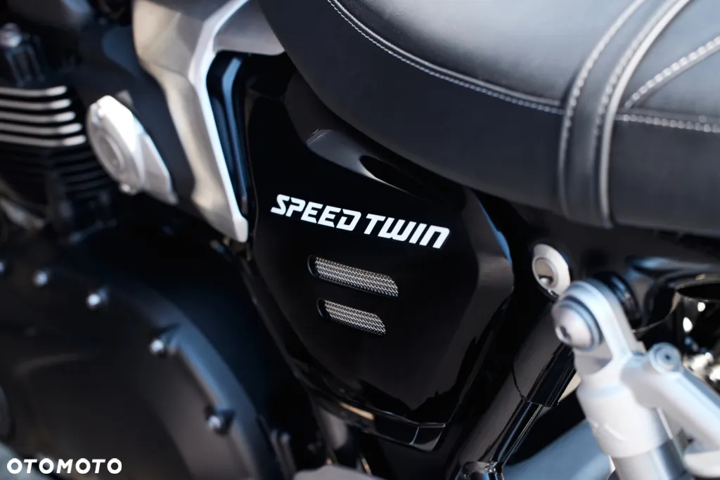 Triumph Speed Twin - 12