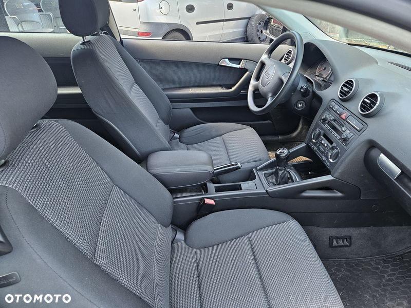 Audi A3 3-drzwiowe 1.6 Attraction - 16