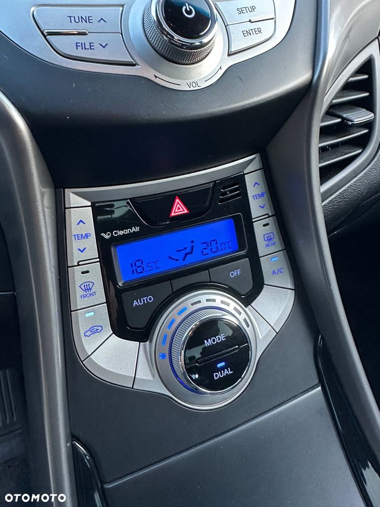 Hyundai Elantra 1.6 Comfort - 34