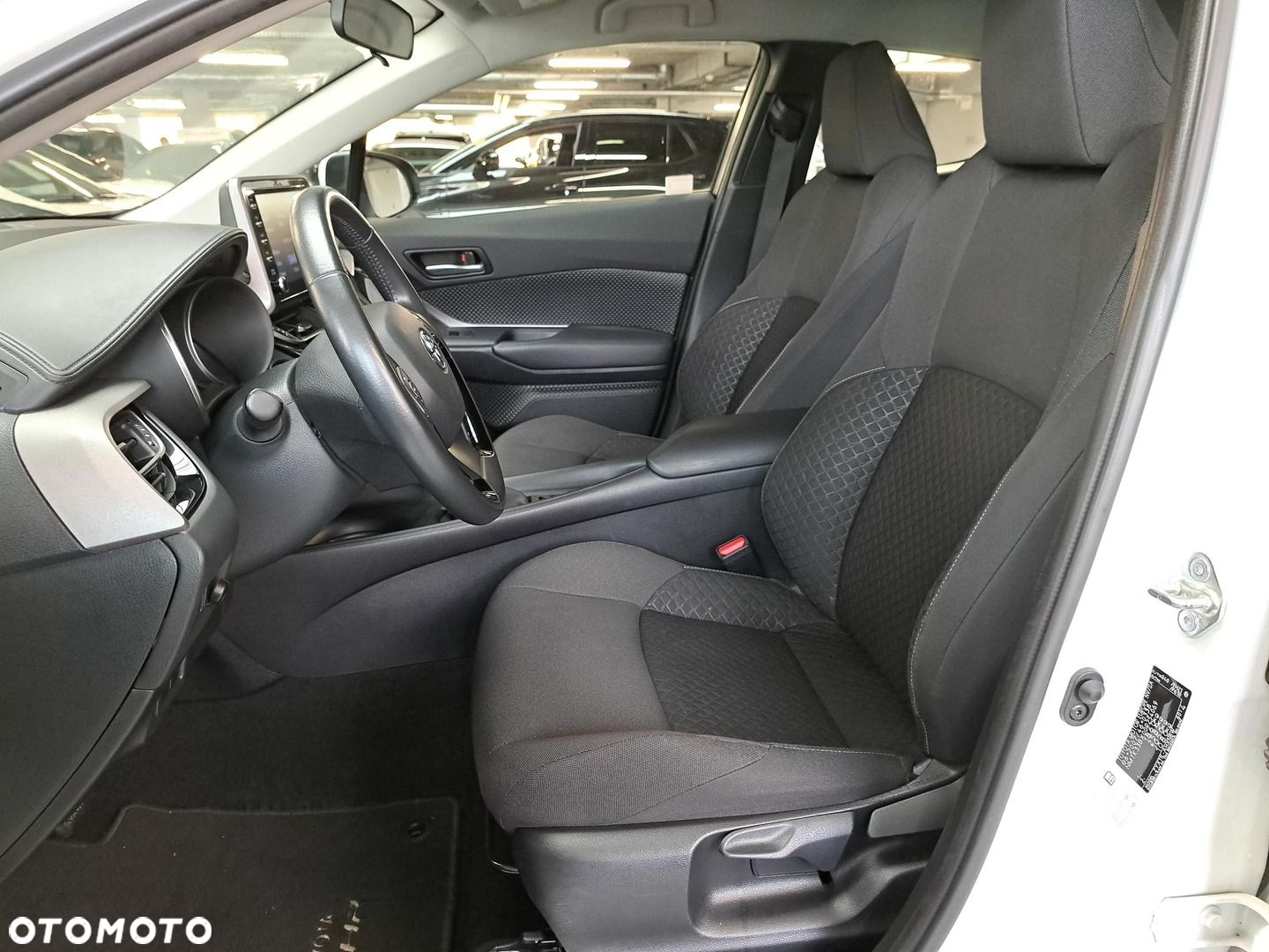 Toyota C-HR - 10