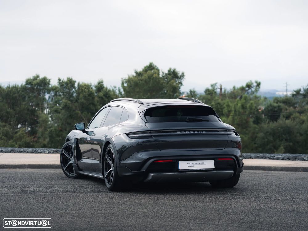 Porsche Taycan Cross Turismo 4 - 5