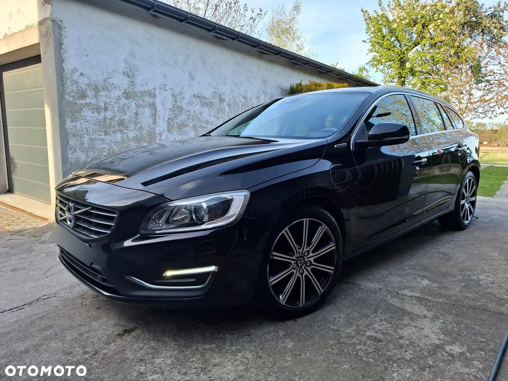 Volvo V60 D6 AWD Plug-in Hybrid Summum - 4